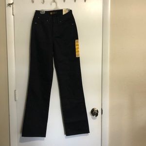 Aura Wrangler NWT regular rise 00 average